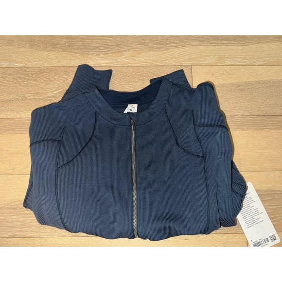 Lululemon Ribbed Softstreme Cropped Jacket in True navy 6 RARE Only In Aus - Picture 1 of 8